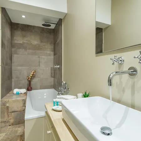 Iflat Comfortable & Spacious Dolce Retreat